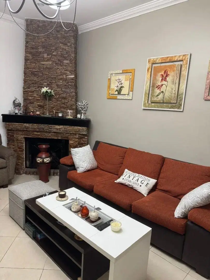Casa En Venta En Villa Luzuriaga Con Piscina Y Jardín 2