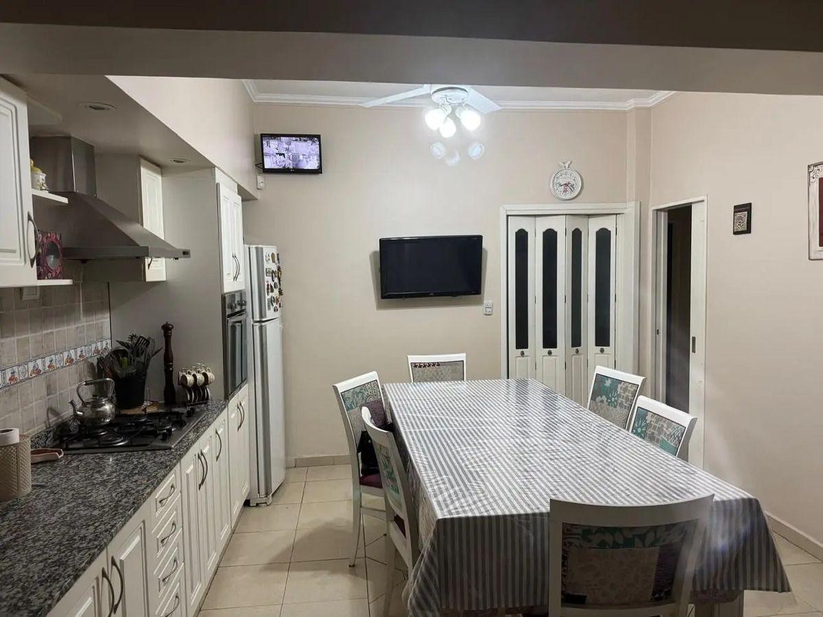 Foto de Casa En Venta En Villa Luzuriaga Con Piscina Y Jardín, imagen 4