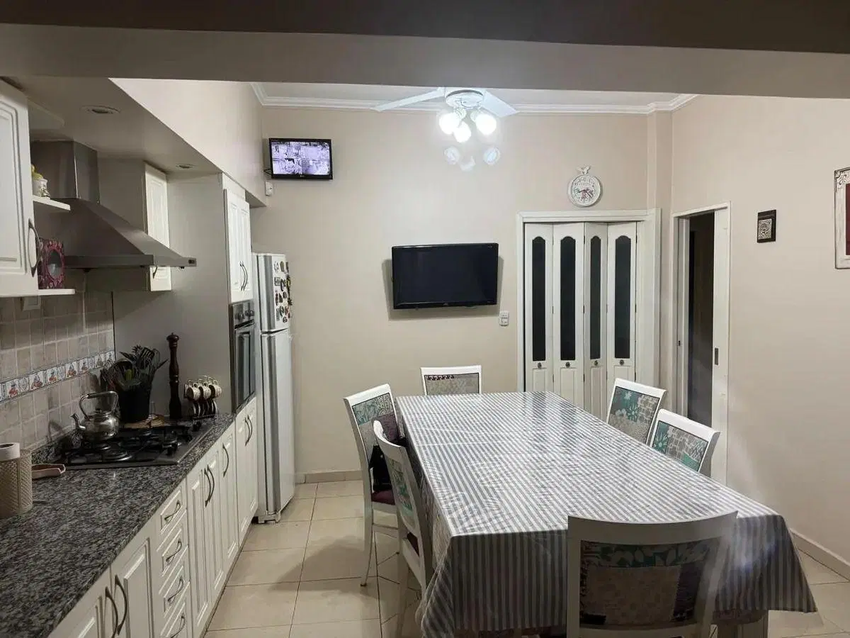 Casa En Venta En Villa Luzuriaga Con Piscina Y Jardín 4