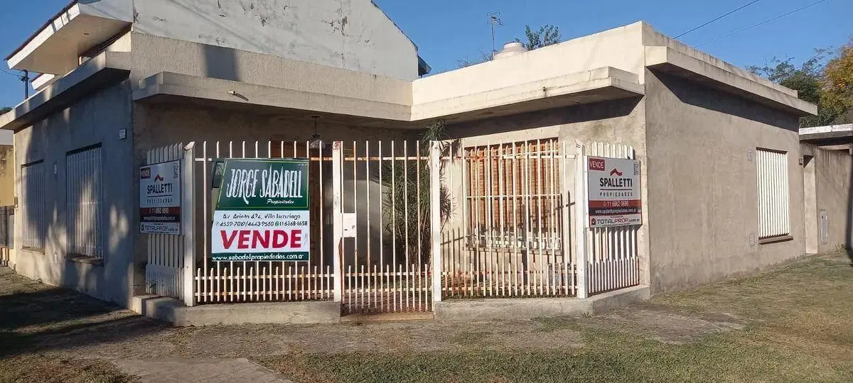 Casa Americana En Esquina Sobre Lote De 10 X 22, 3 Dormitorios 4