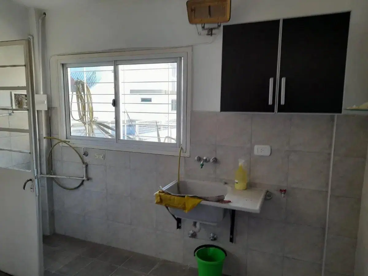 Excelente Chalet En Dos Plantas De 4 Ambientes, Garage Para Varios Autos, Fondo Libre Con Pileta Cli 5