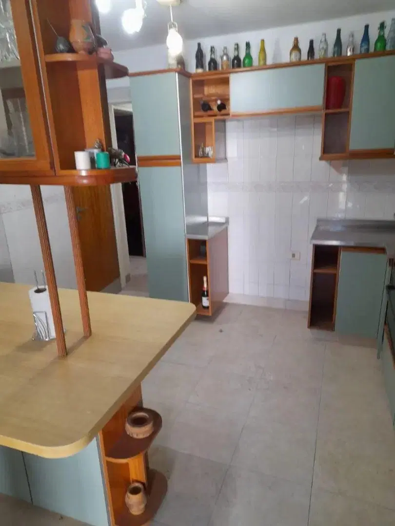 Excelente Chalet En Dos Plantas De 4 Ambientes, Garage Para Varios Autos, Fondo Libre Con Pileta Cli 3