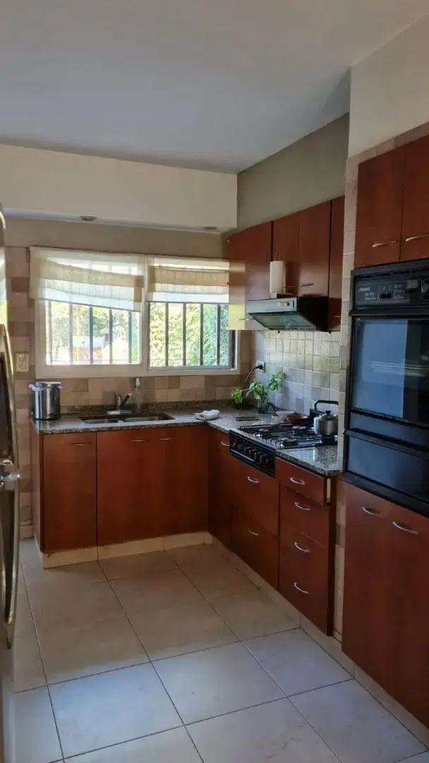 Casa En Venta En Villa Luzuriaga 4