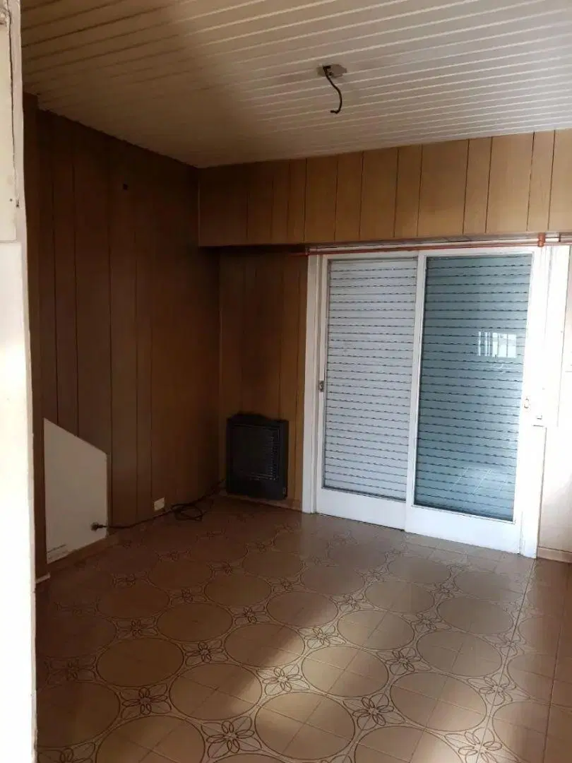 Casa En Venta En Villa Luzuriaga Con Garaje Y Patio 2