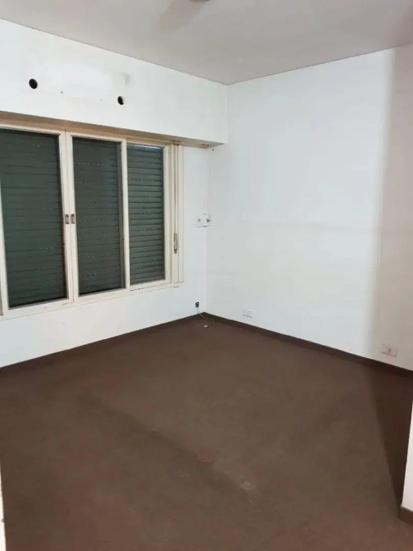 Casa En Venta En Villa Luzuriaga Con Garaje Y Patio 3