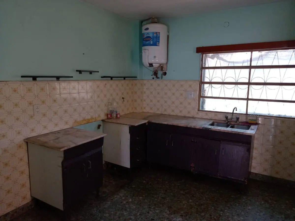 Foto de Casa En Venta En Villa Luzuriaga Con Garaje Y Patio, imagen 4