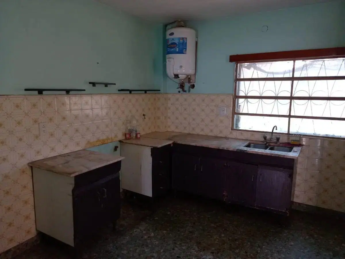 Casa En Venta En Villa Luzuriaga Con Garaje Y Patio 4