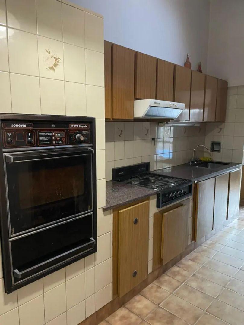 Foto de Casa En Venta En Villa Luzuriaga Con Pileta Y Quincho, imagen 4