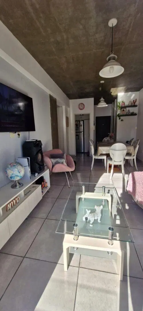 Excelente departamento de 2 ambientes en primer piso con balcón al contrafrente y cochera cubierta - 3