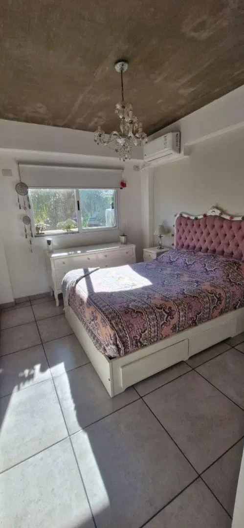 Excelente departamento de 2 ambientes en primer piso con balcón al contrafrente y cochera cubierta - 2