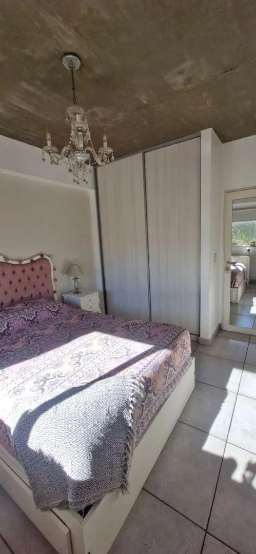 Excelente departamento de 2 ambientes en primer piso con balcón al contrafrente y cochera cubierta - 5