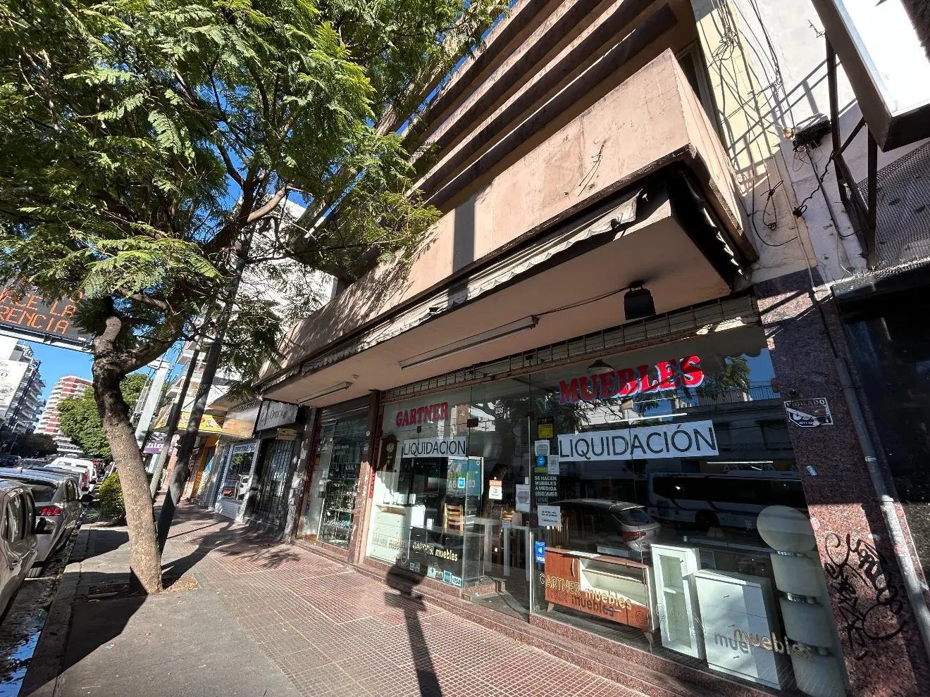 GRAN LOCAL DE DOS PISOS EN EXCELENTE UBICACION 3