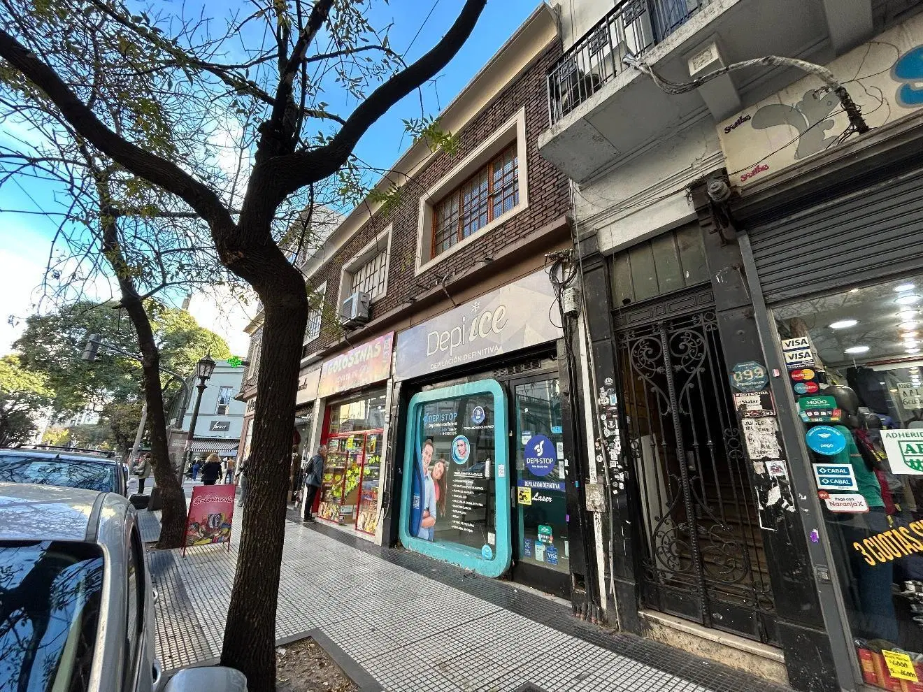 LOCAL CON VIDRIERA A LA CALLE EN ZONA CENTRO 1