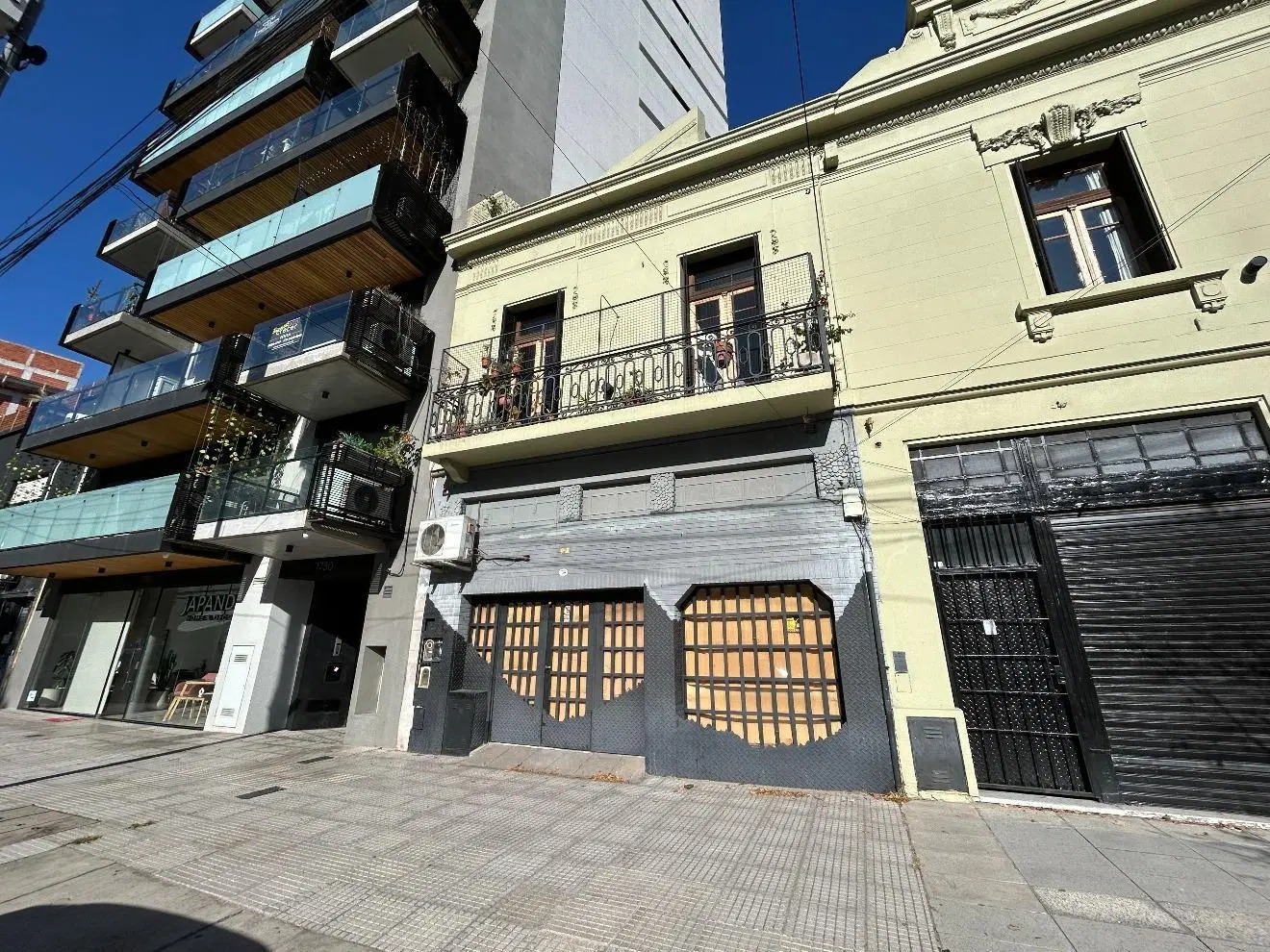 LOCAL A LA CALLE EN ZONA COMERCIAL 5