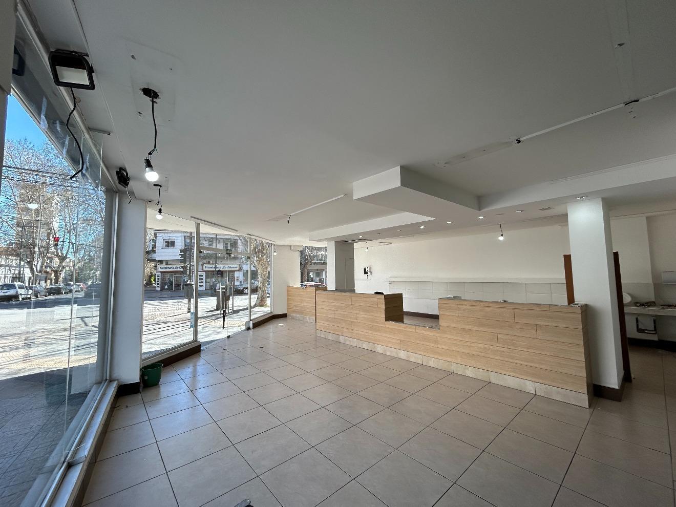 Foto de LOCALES - EN ESQUINA - PARQUE CHAS, CAPITAL FEDERAL, imagen 3