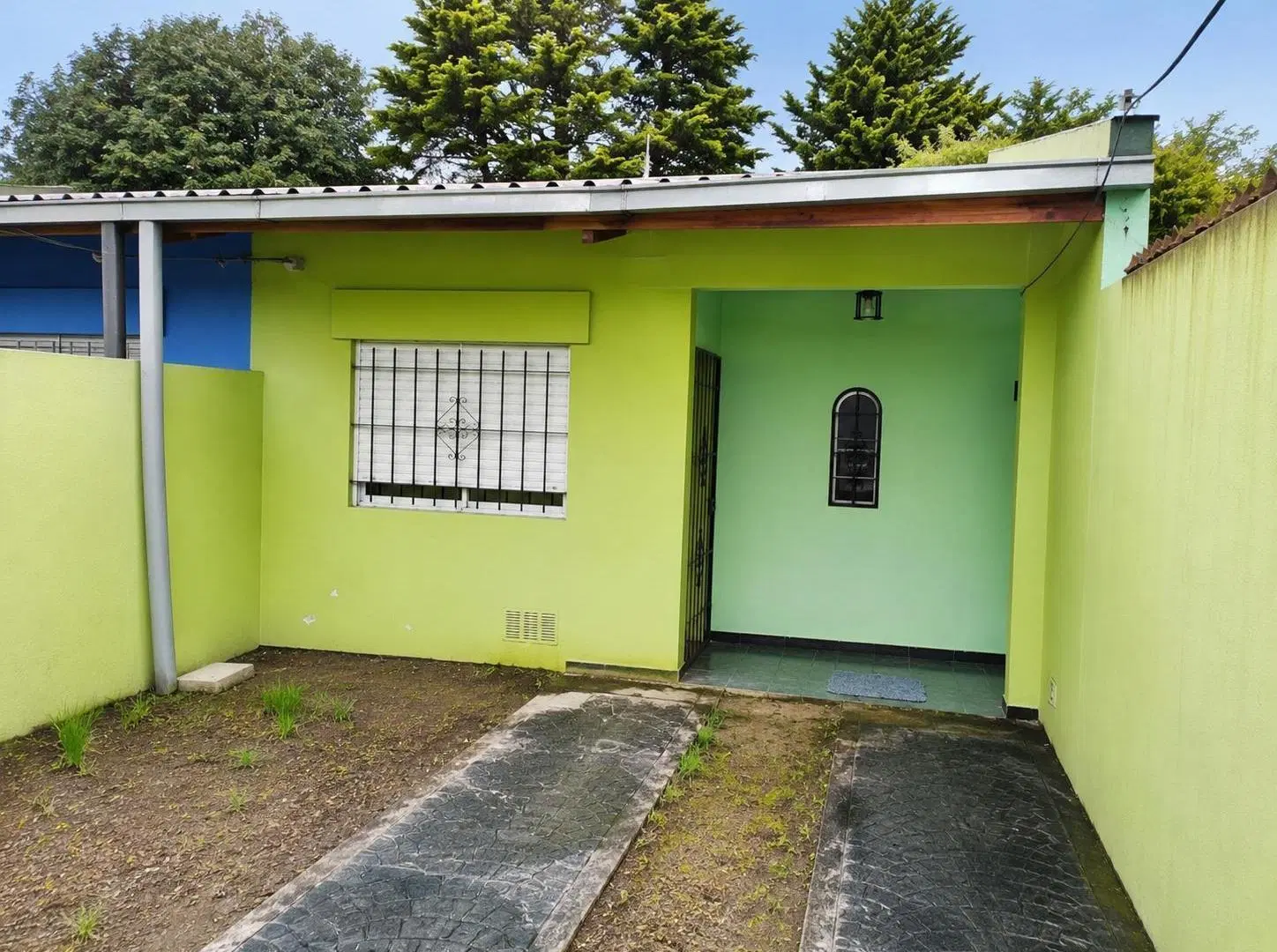 EXCELENTE DTO. A ESTRENAR CON PATIO Y ENTRADA DE AUTO A ESTRENAR. 1