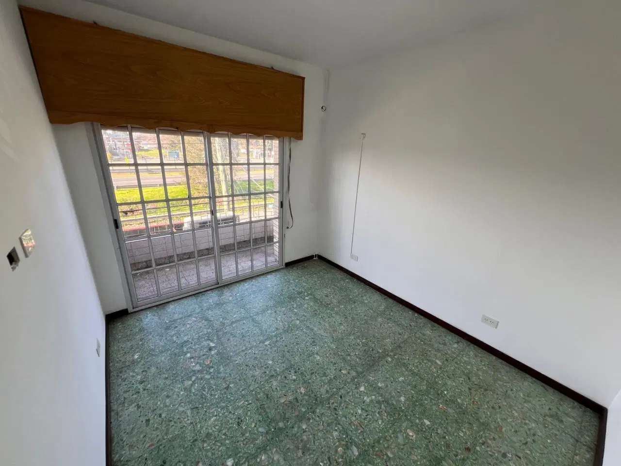 Excelente departamento en Virrey del Pino s/ colectora 5