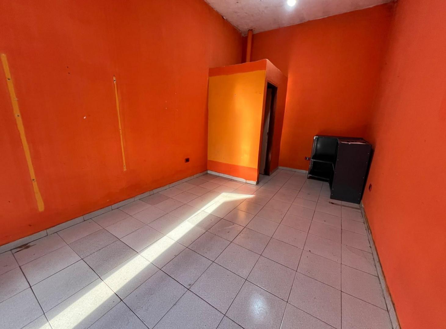 Foto de Locales en alquiler, Virrey del Pino, sobre asfalto., imagen 4