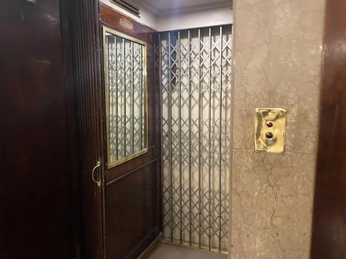 SEMIPISO 4 AMBIENTES EDIFICIO FRANCES AV.PUEYRREDON ESQUINA ARENALES 4