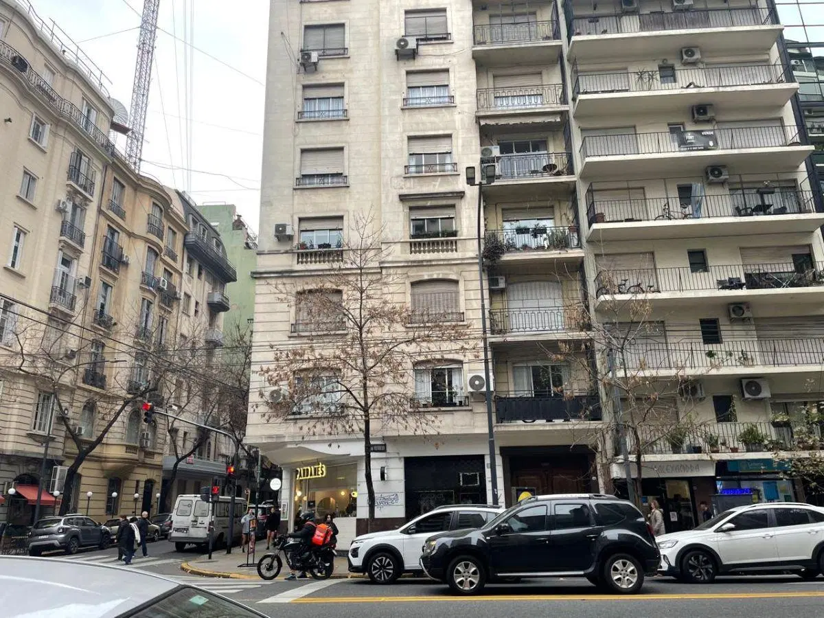 SEMIPISO 4 AMBIENTES EDIFICIO FRANCES AV.PUEYRREDON ESQUINA ARENALES 1