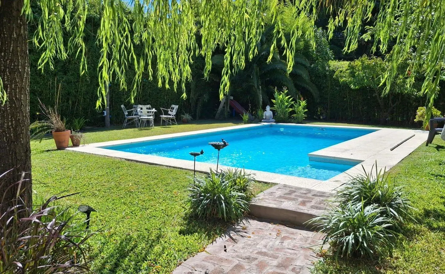 Casa en Bella Vista con quincho vidriado, pileta y posibilidad de ampliación 2