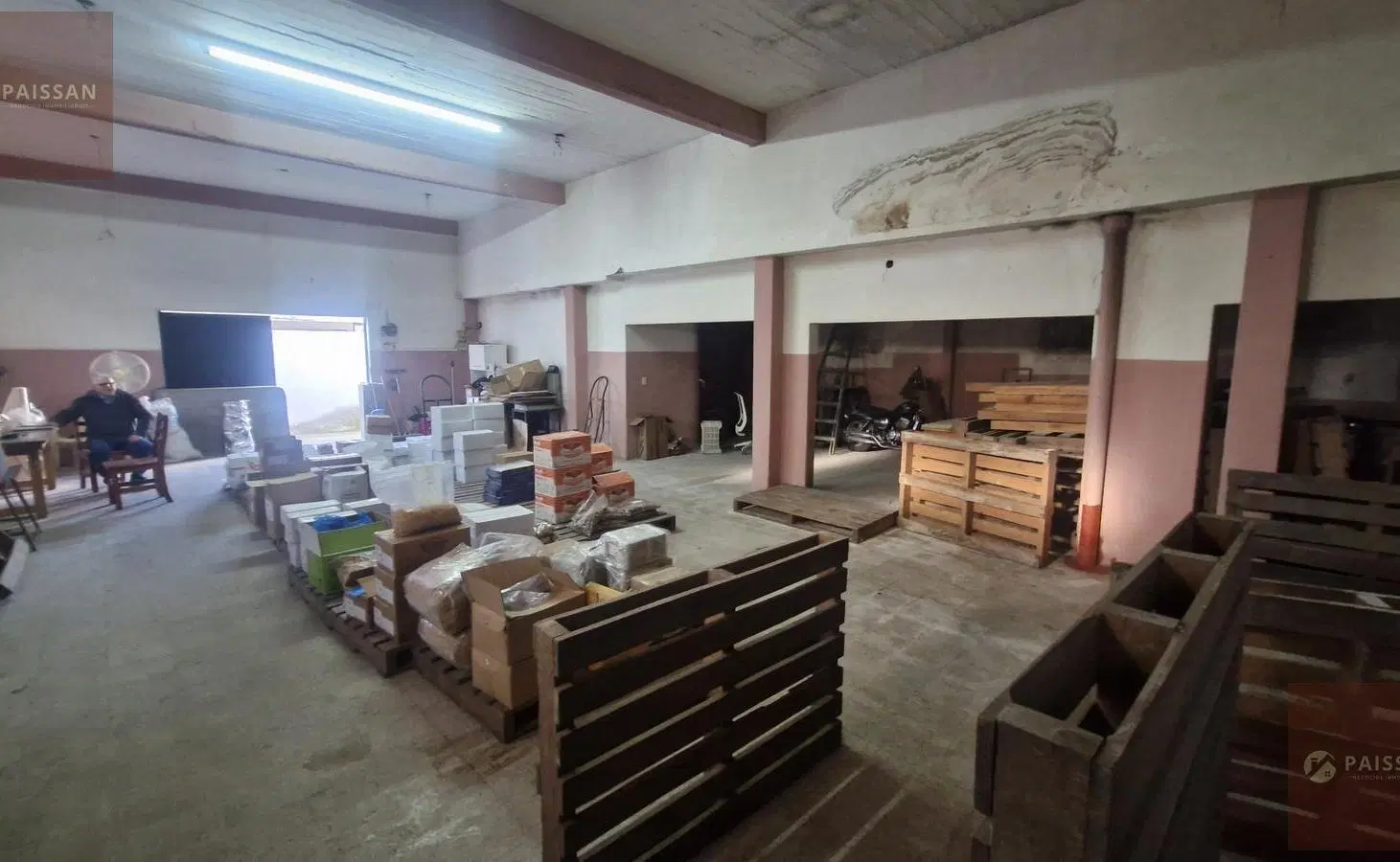 Galpón en venta con Casa de 3 ambientes independiente 1