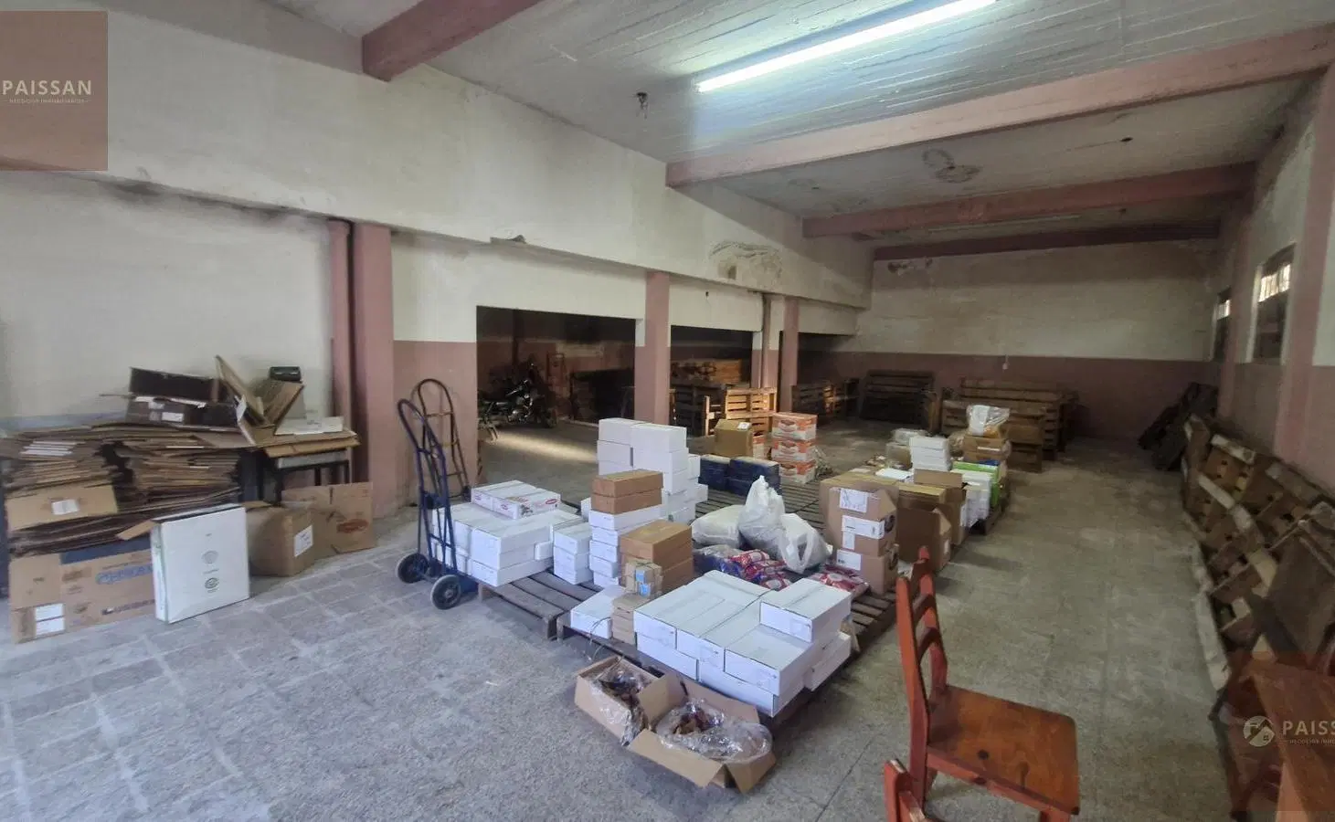 Galpón en venta con Casa de 3 ambientes independiente 4