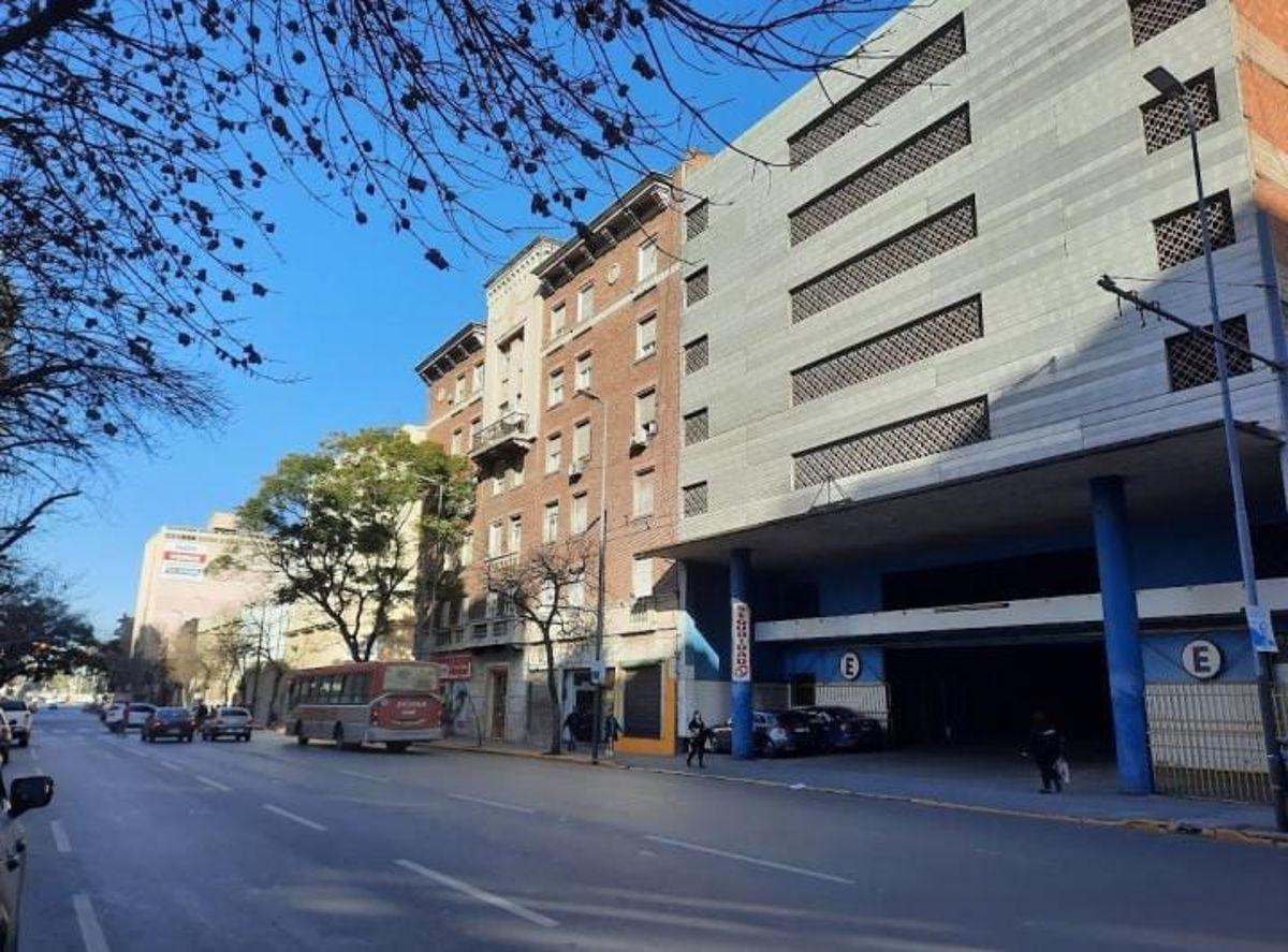 Foto de Adm Inmobiliaria VENDE cochera - B° Centro, imagen 1