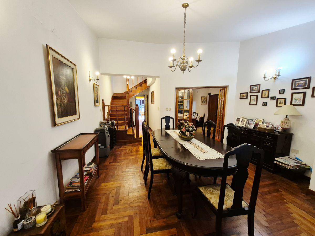 Foto de ADM VENDE Excelente Casa 3 dormitorios y dos baños - Bº Villa, imagen 4