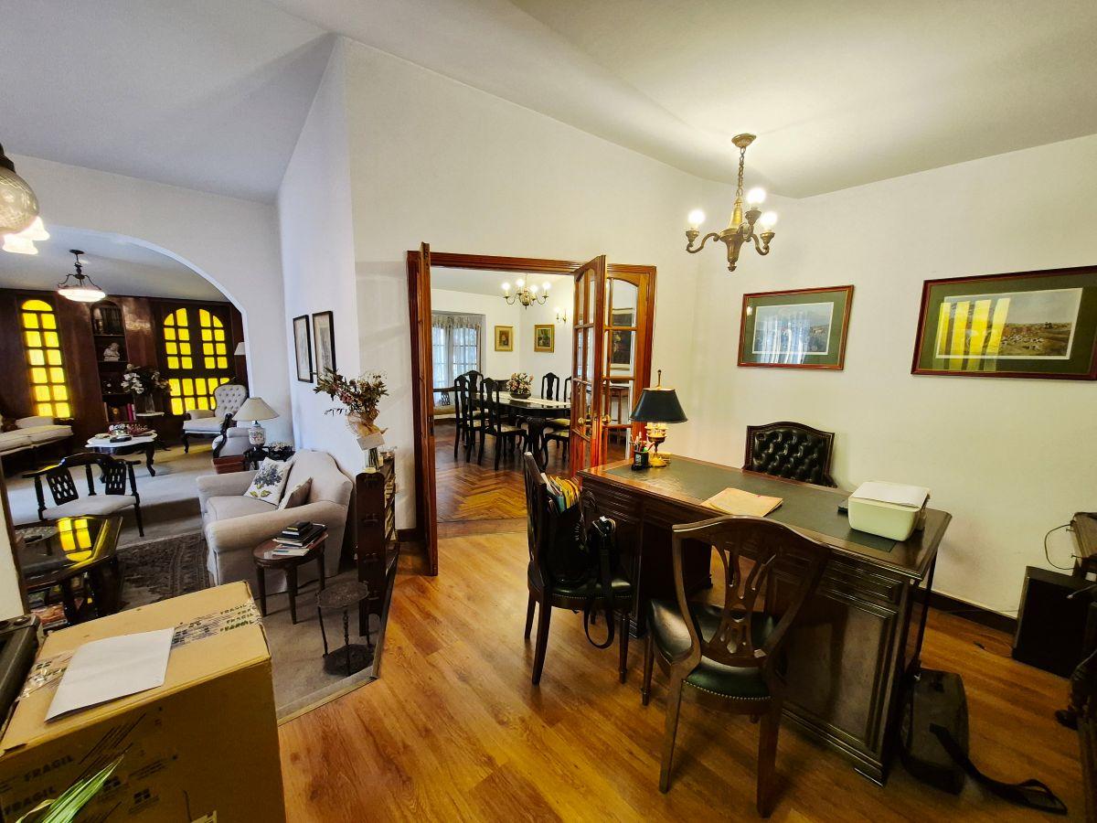 Foto de ADM VENDE Excelente Casa 3 dormitorios y dos baños - Bº Villa, imagen 3
