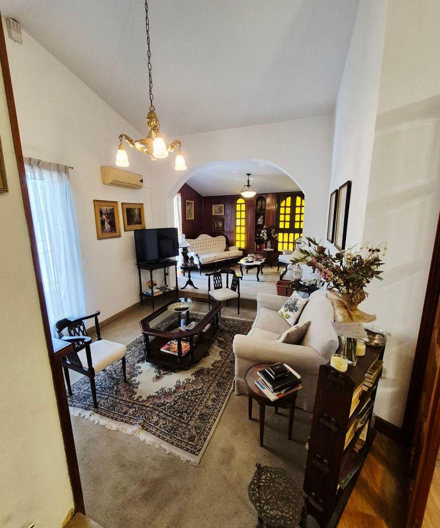 Foto de ADM VENDE Excelente Casa 3 dormitorios y dos baños - Bº Villa, imagen 1