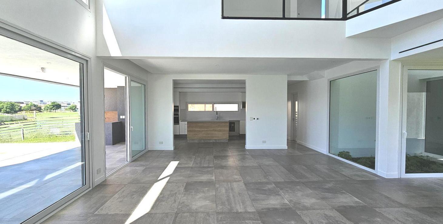 Foto de VENTA CASA EL YACHT NORDELTA: 5 DORMITORIOS - PLAYROOM - AMARRA PROPIA, imagen 1