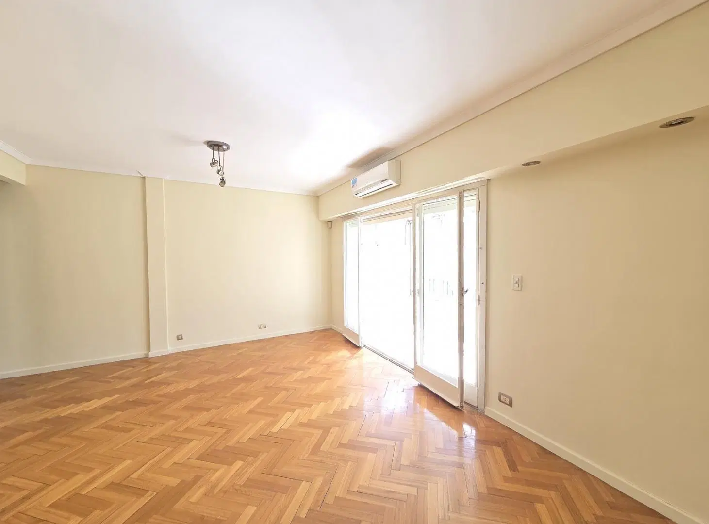 ALQUILER DEPARTAMENTO PALERMO: 2 AMBIENTES SÚPERLUMINOSOS CON ESCRITORIO -ALTO PALERMO 3