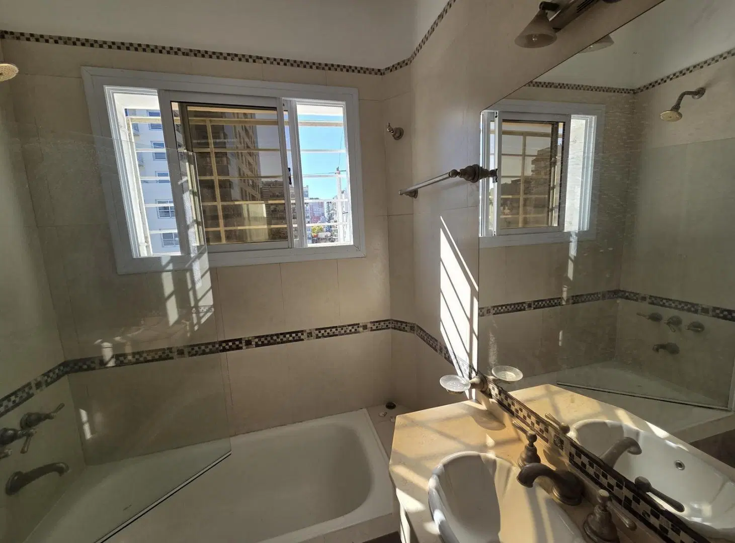 ALQUILER DEPARTAMENTO PALERMO: 2 AMBIENTES SÚPERLUMINOSOS CON ESCRITORIO -ALTO PALERMO 4