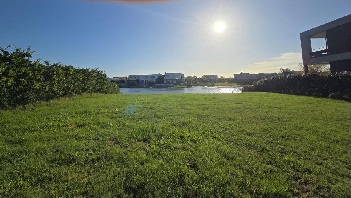 Foto de VENTA LOTE B° CEIBOS PUERTOS: LOTE AL AGUA 800M2 - LISTO P/CONSTRUIR, imagen 3