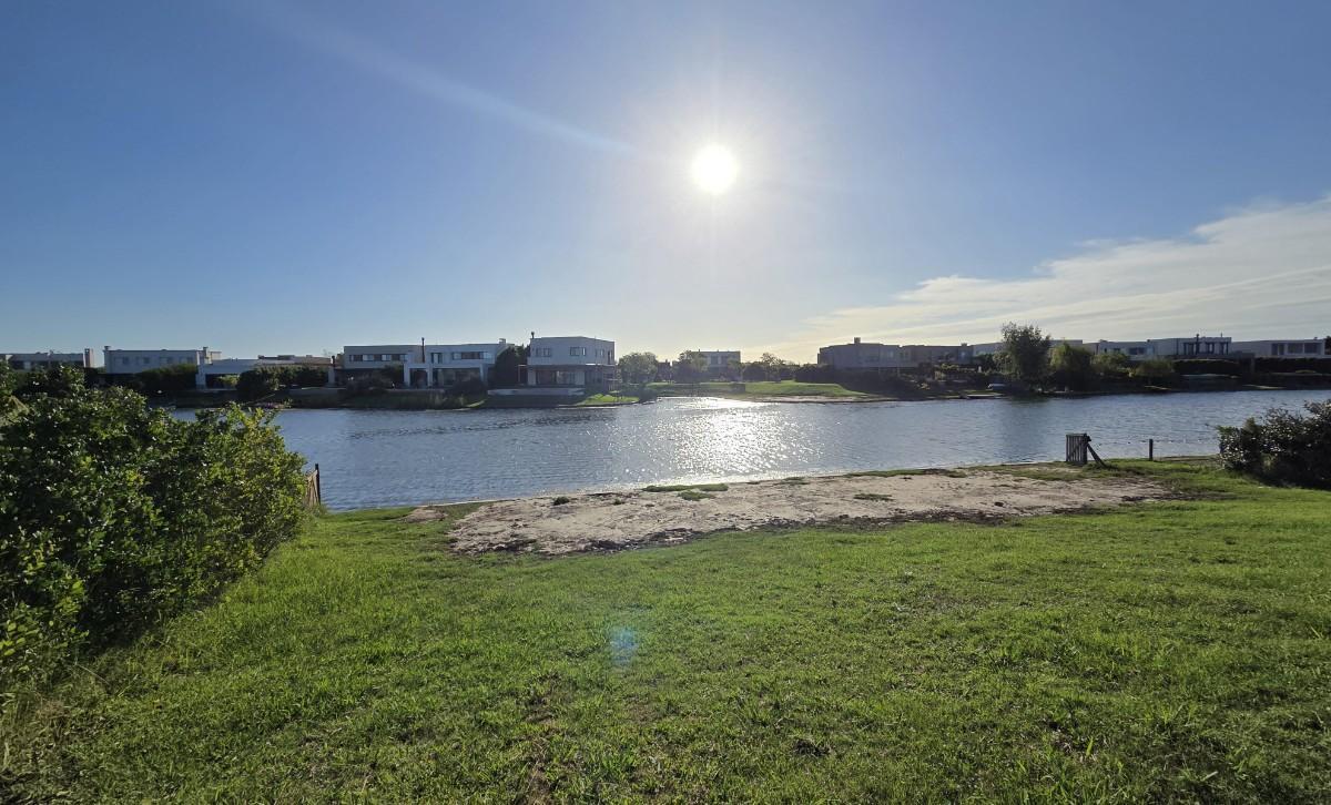 Foto de VENTA LOTE B° CEIBOS PUERTOS: LOTE AL AGUA 800M2 - LISTO P/CONSTRUIR, imagen 1