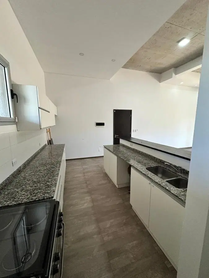 ALQUILER 3 DORMITORIOS CON COCHERA, JARDIN Y PARRILLERO DE USO EXCLUSIVO 3