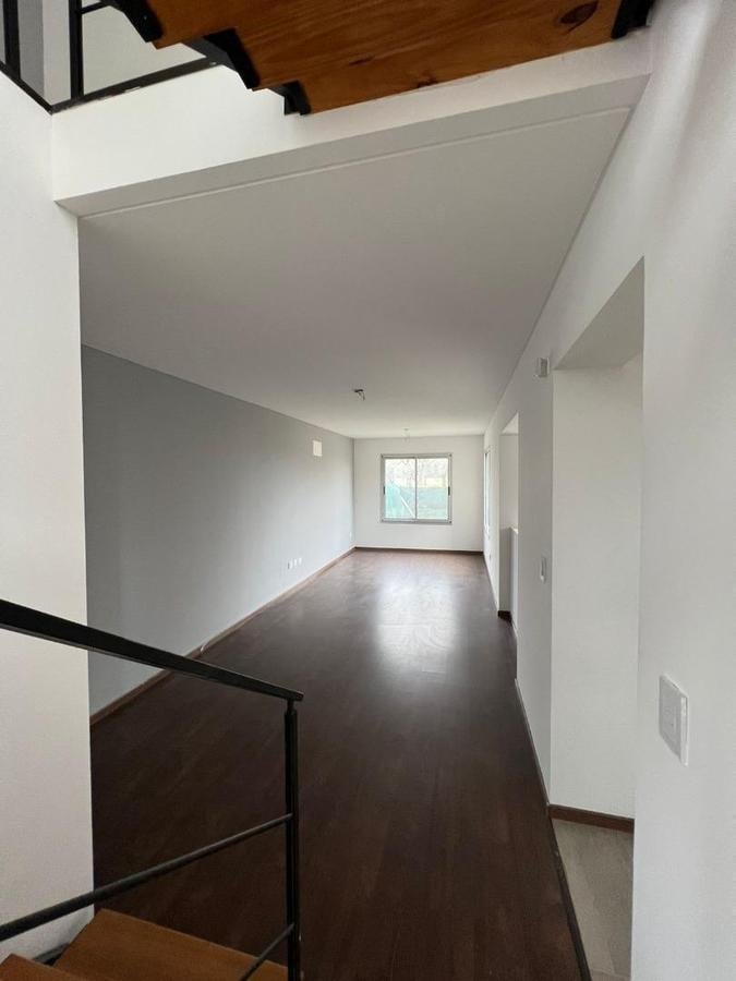 CASA EN ALQUILER BARRIO TIERRA NUEVA- 2 DORMITORIOS   JARDIN   COCHERA DOBLE