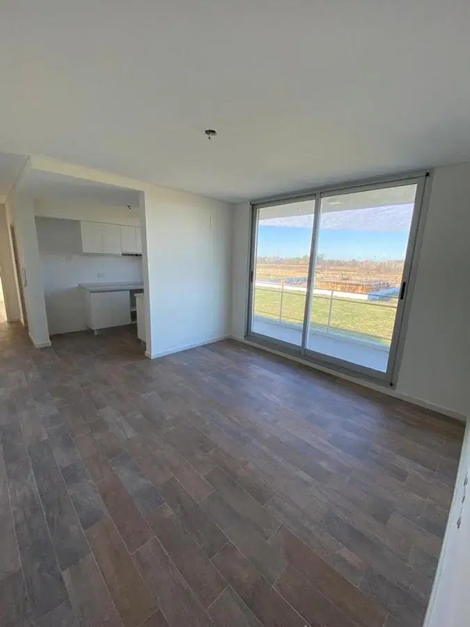 Departamento 1 Dormitorio con amplio balcón corrido y 1 cochera en Fisherton 4