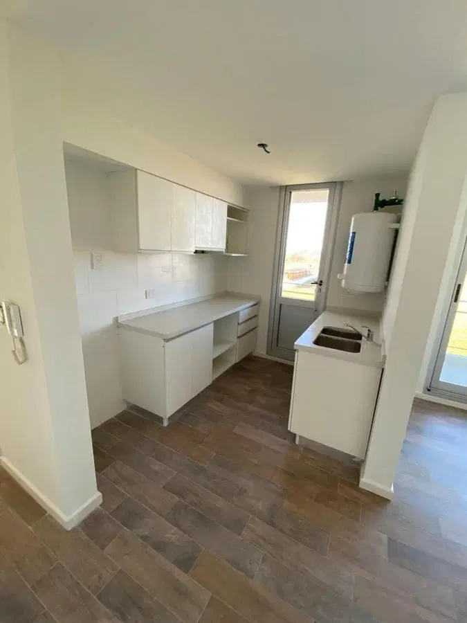 Departamento 1 Dormitorio con amplio balcón corrido y 1 cochera en Fisherton 2