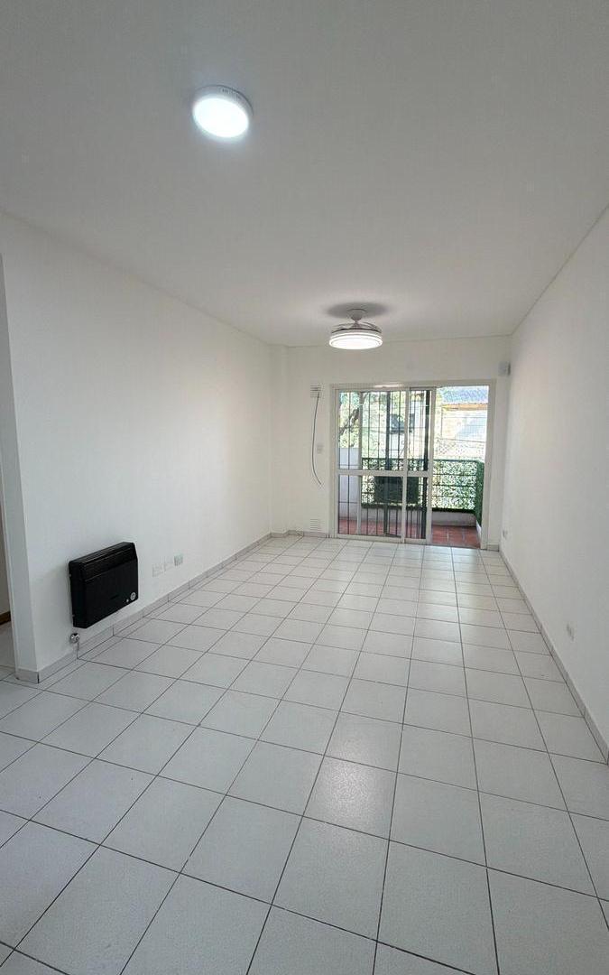 Foto de 1 dormitorio con balcón al frente y lavadero, posee gas, imagen 3