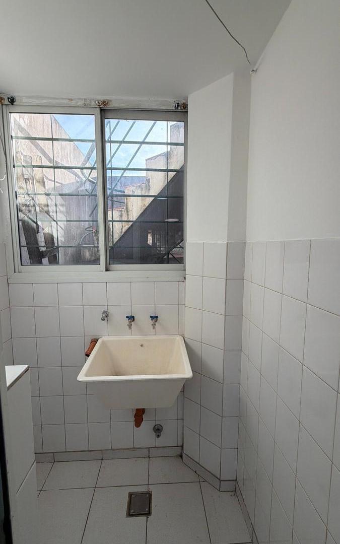 Foto de 1 dormitorio con balcón al frente y lavadero, posee gas, imagen 4