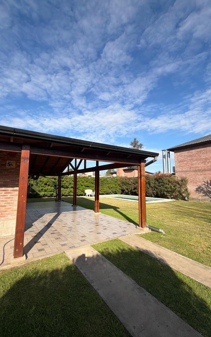 Foto de Hermosa Casa en San Eduardo de 3 dormitorios con galería, jardín, imagen 3