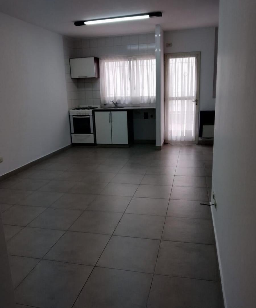 Foto de Departamento monoambiente con patio, imagen 1