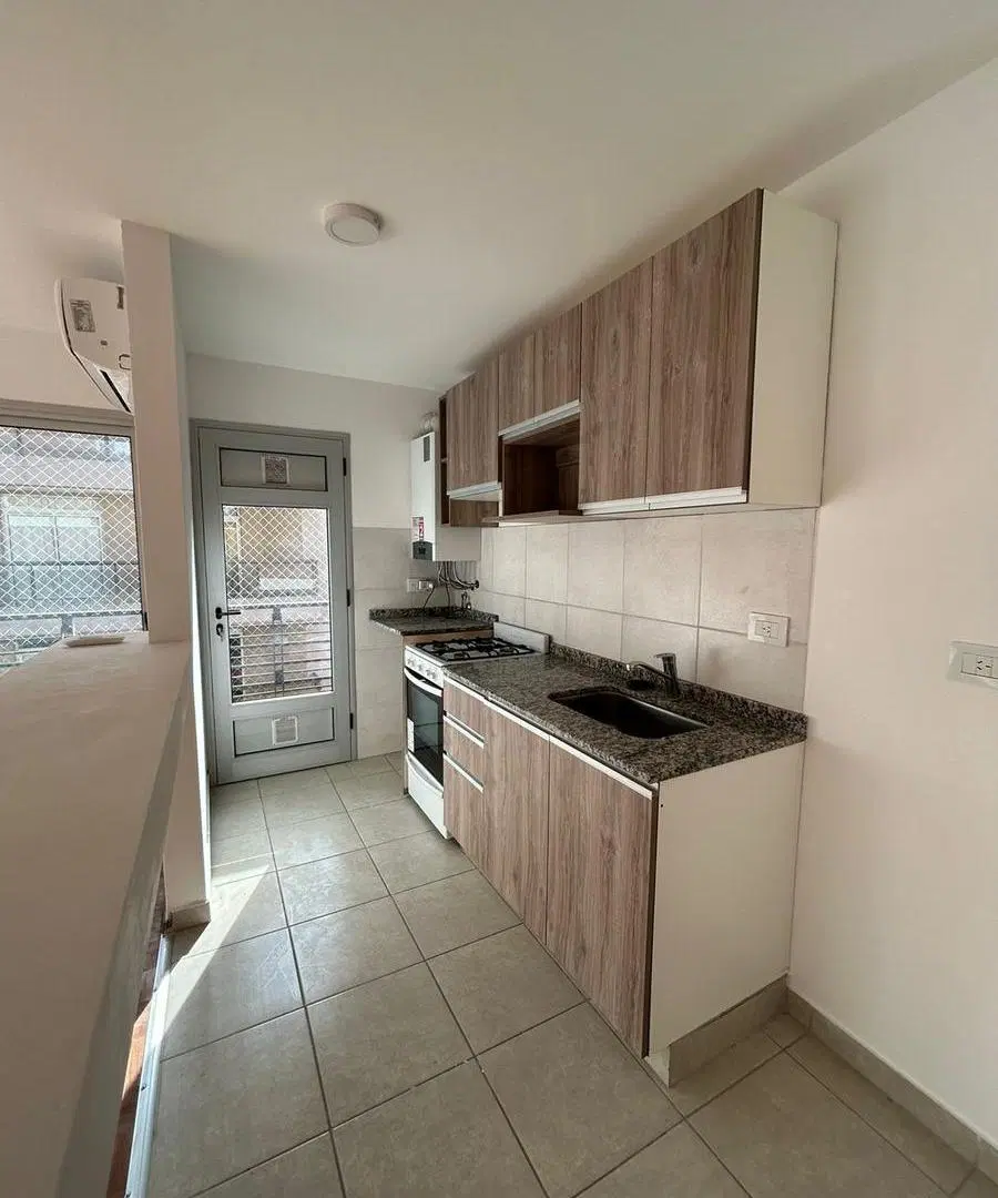 Departamento 1 dormitorio con doble balcón en Alquiler Nueva Córdoba 5