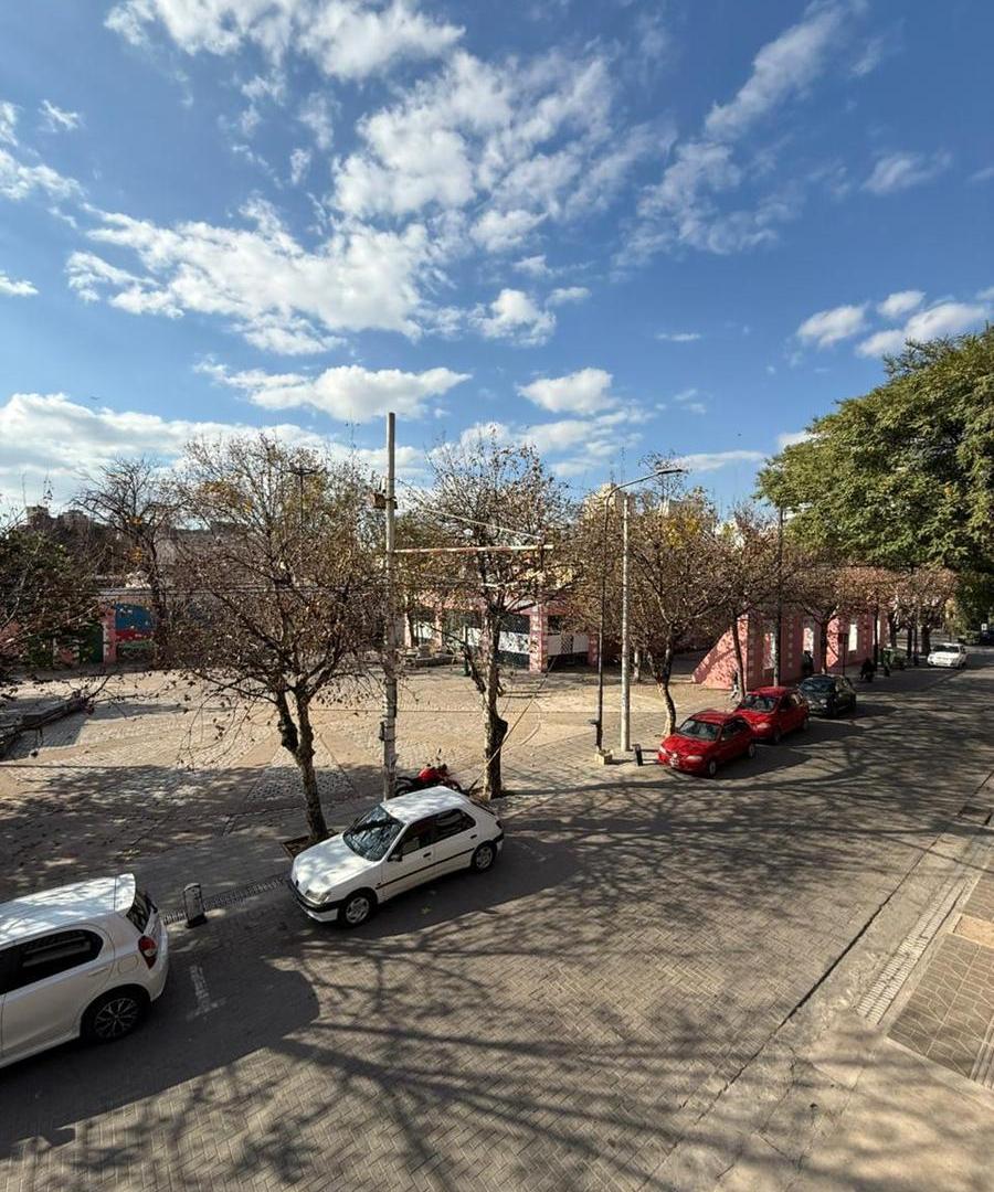 Departamento 1 dormitorio con balcón en venta Guemes