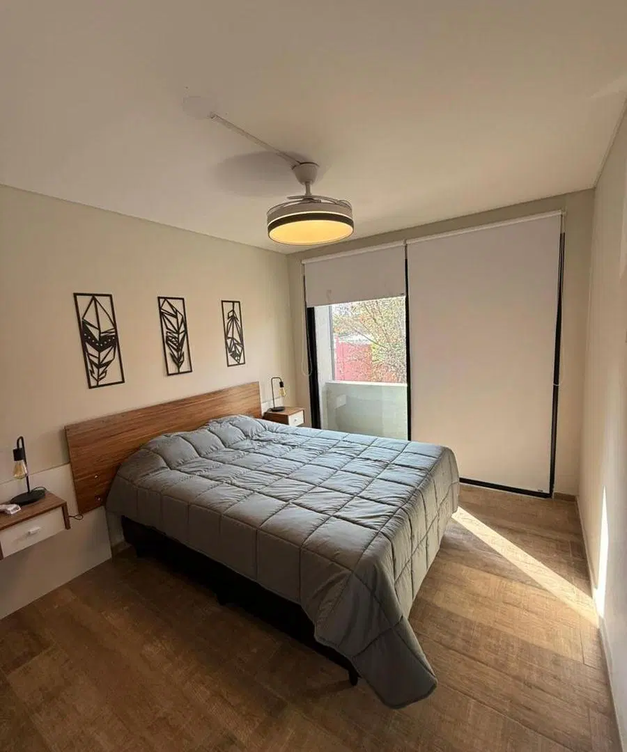 Departamento 1 dormitorio con balcón en venta  Guemes 5