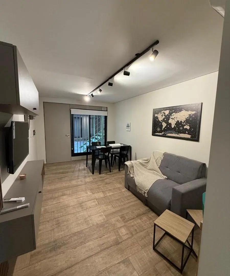Departamento 1 dormitorio con balcón en venta  Guemes 2