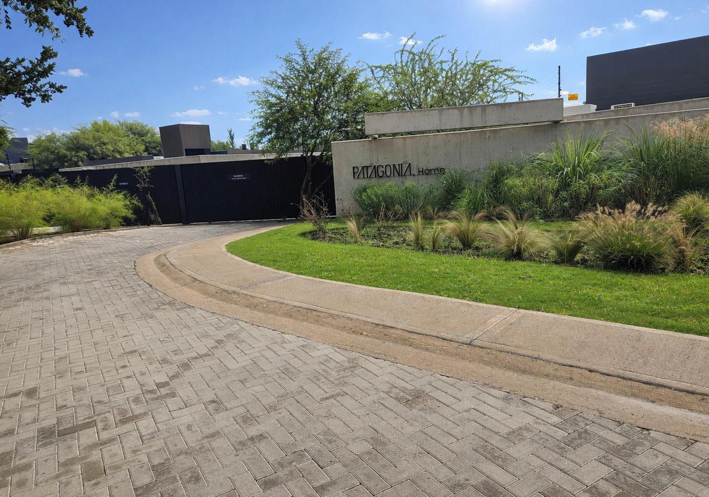 En Venta + Casa en Villa Warcalde + Housing con seguridad + 3 dormitorios y posesión inmediata.