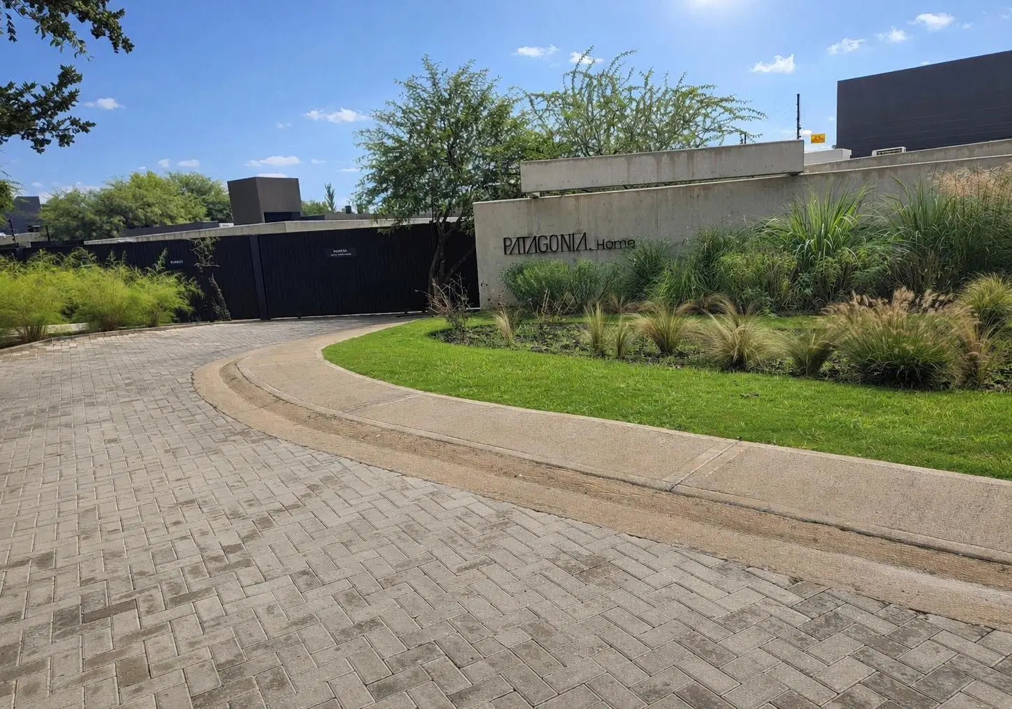 En Venta + Casa en Villa Warcalde + Housing con seguridad + 3 dormitorios y posesión inmediata. 4